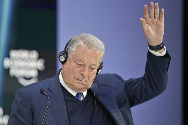 Gli interventi paralleli di Al Gore e Greta Thunberg in due eventi contrapposti a Davos