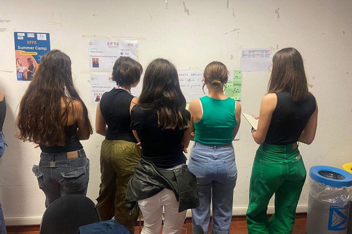 Ragazze a rischio di violenza economica 
