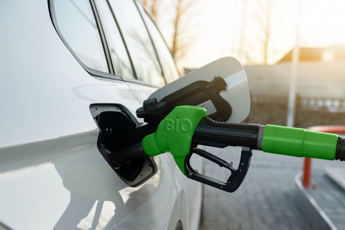 Biocombustibili ed e-Fuels sono davvero una soluzione alternativa all’auto elettrica?