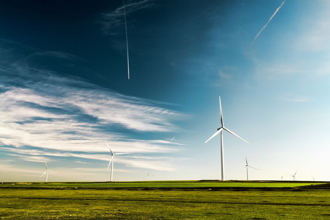 BloombergNef: triplicare la produzione di energia elettrica per raggiungere zero emissioni al 2050