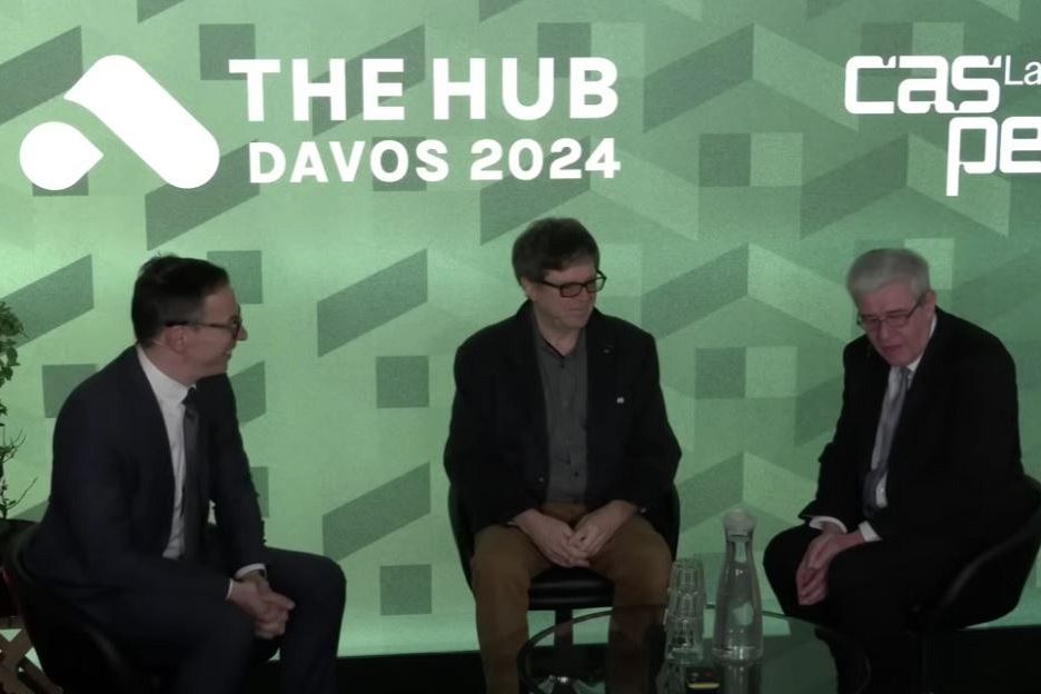 Friston e LeCun a confronto: futuro dell’AI nel risparmio energetico e intelligenza collettiva 