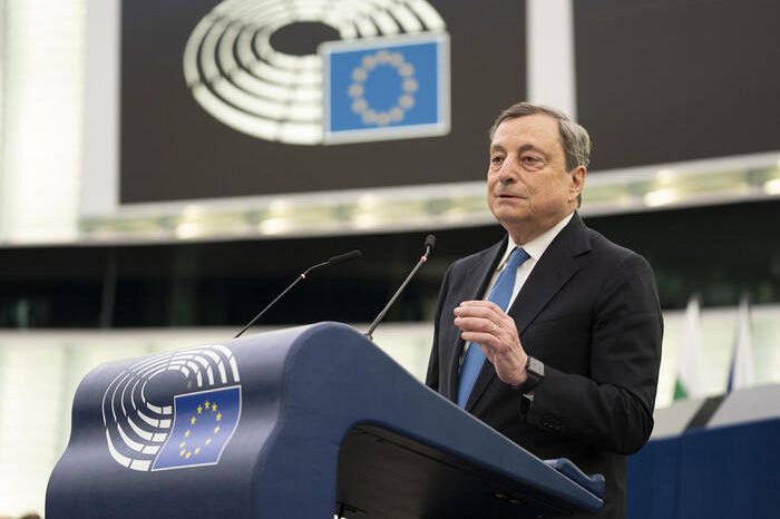 Draghi: rivediamo i Trattati 
