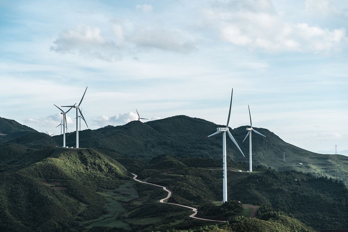 Un quinto dell’elettricità nel 2022 in Europa da eolico e solare, “scongiurato il ritorno al carbone”