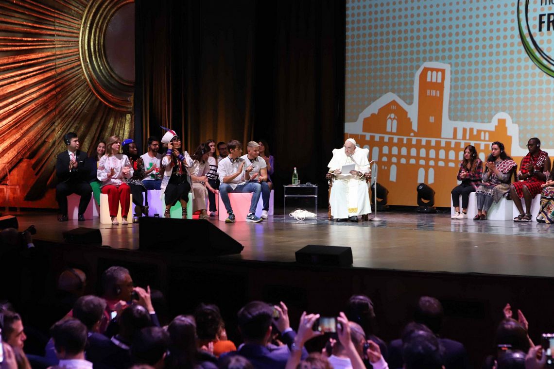 Il Papa ai giovani: “Fate chiasso per trasformare un’economia che uccide