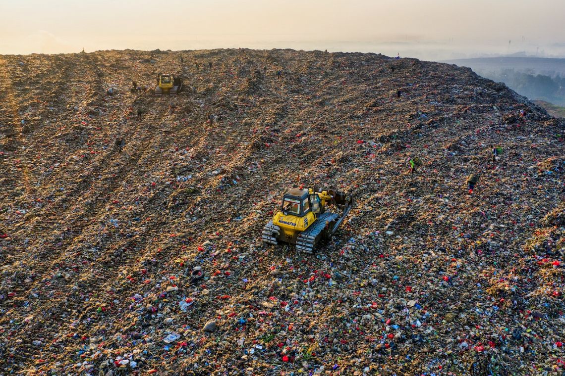 Siamo seduti su una montagna di rifiuti: nel 2050 potrebbero arrivare a 3,4 miliardi di tonnellate