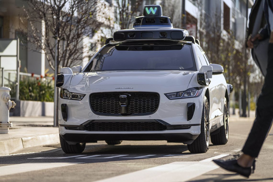 Come i robotaxi cercano di conquistare la fiducia dei passeggeri