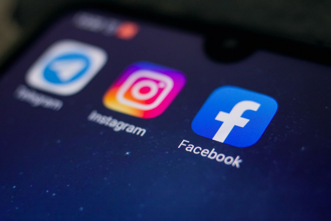 Col Metaverso finito nel pozzo e le nuove restrizioni legali, il futuro dei social è a pagamento