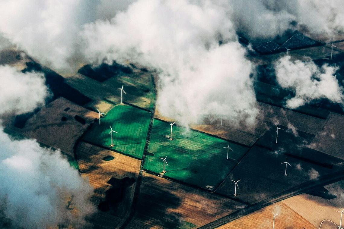 Energia rinnovabile più economica dei fossili, ma la sfida è globale. Il Report Irena