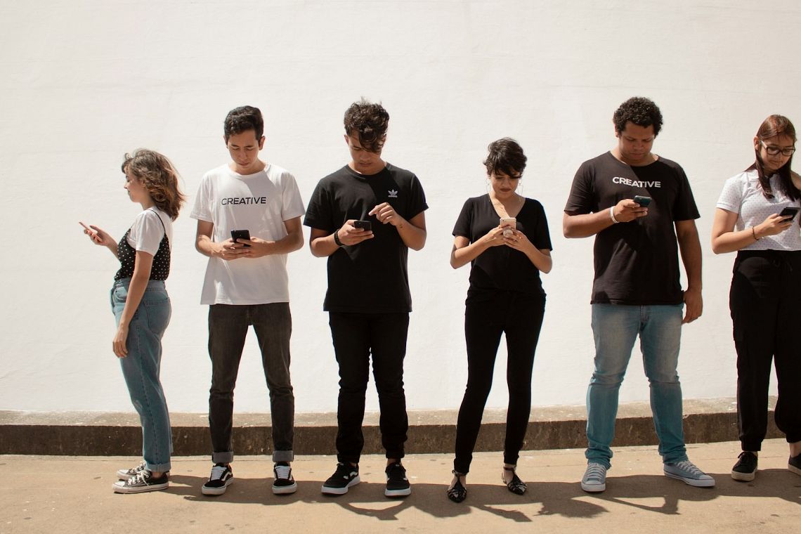 Aumenta l’attenzione sugli effetti che gli smartphone possono avere sui ragazzi