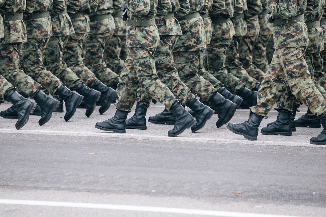 I professionisti fanno le guerre, ma la leva rimane come strumento di controllo sociale