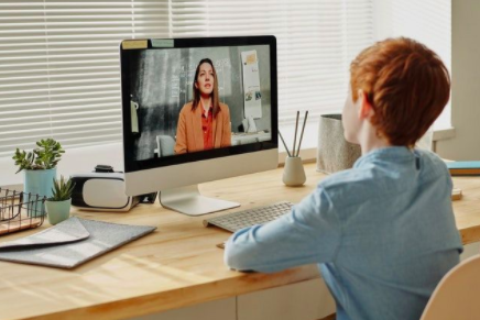 Istruzione, dal divario digitale alla perdita di apprendimento