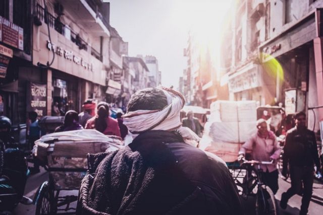 Sradicare la povertà estrema entro il 2030: una sfida globale sempre più ardua
