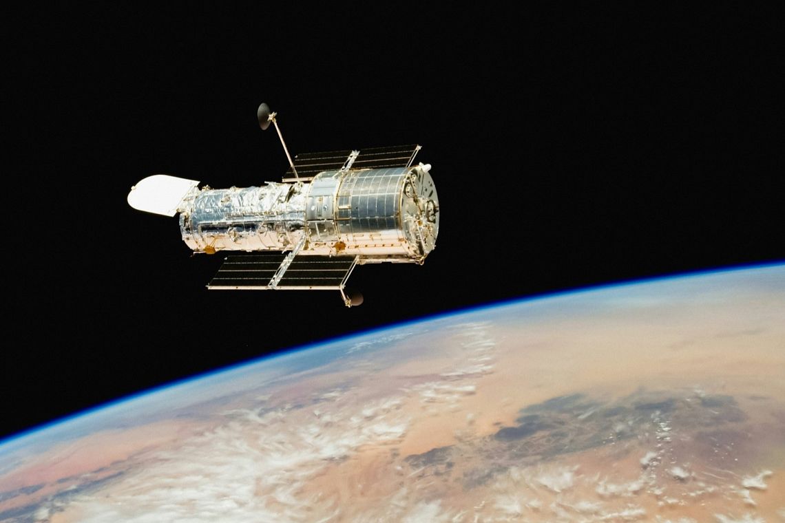Entro il 2040 mezzo milione di satelliti in orbita: come evitare il caos spaziale